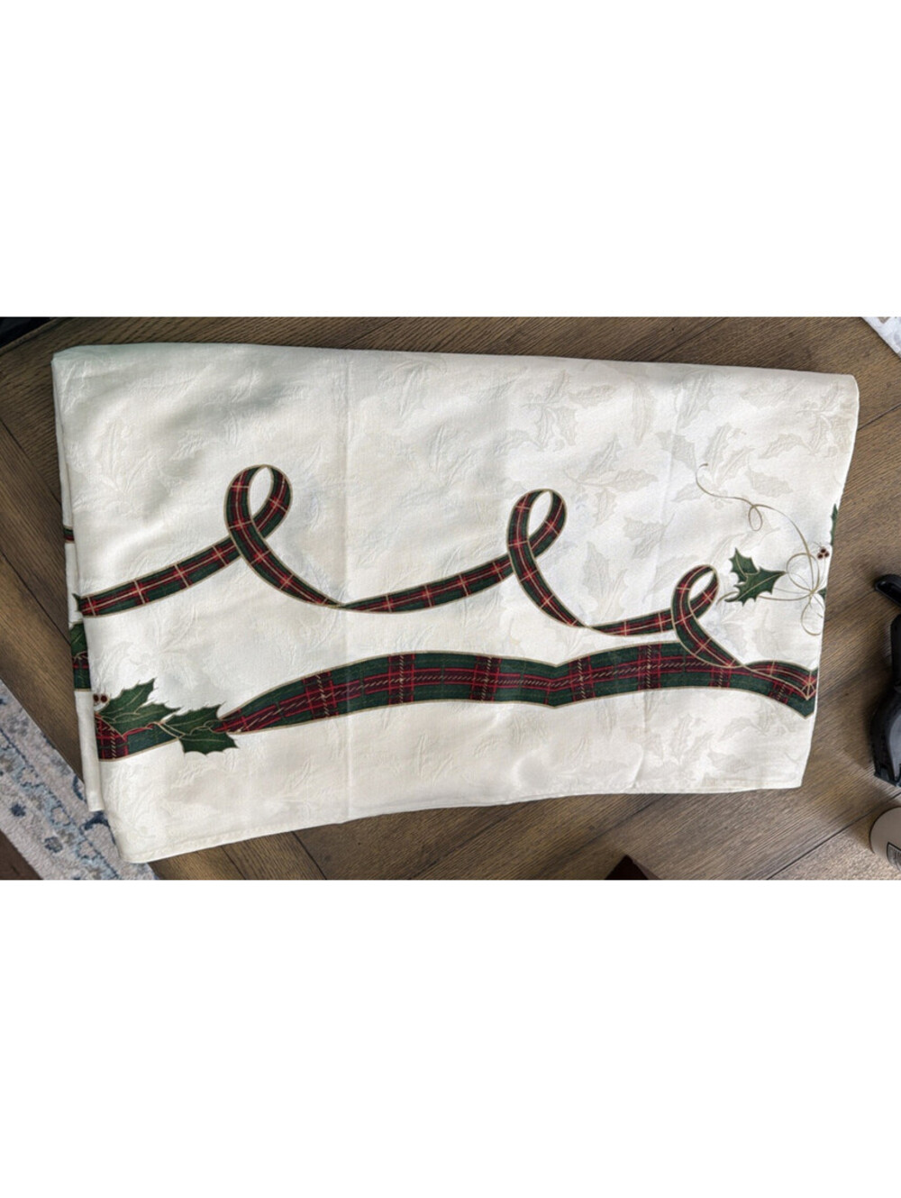 Lenox Holiday Nouveau Tablecloth 60x102 Green Red Plaid Holly Damask Christmas